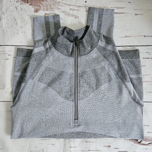 Davina Women's Grey Long Sleeve Athletic Workout Long Sleeve Shirt Size XL - Picture 2 of 5